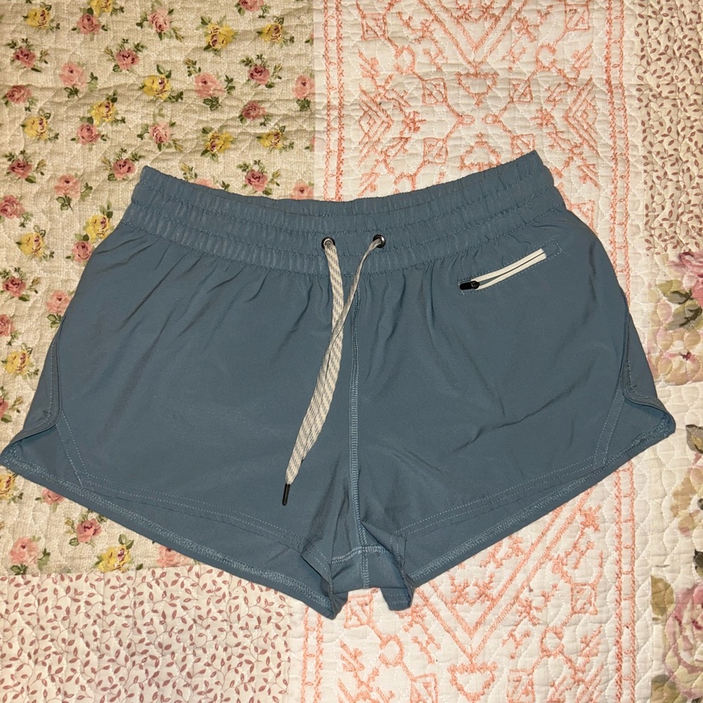 Vuori Teal/Green Clementine Shorts Women’s Medium